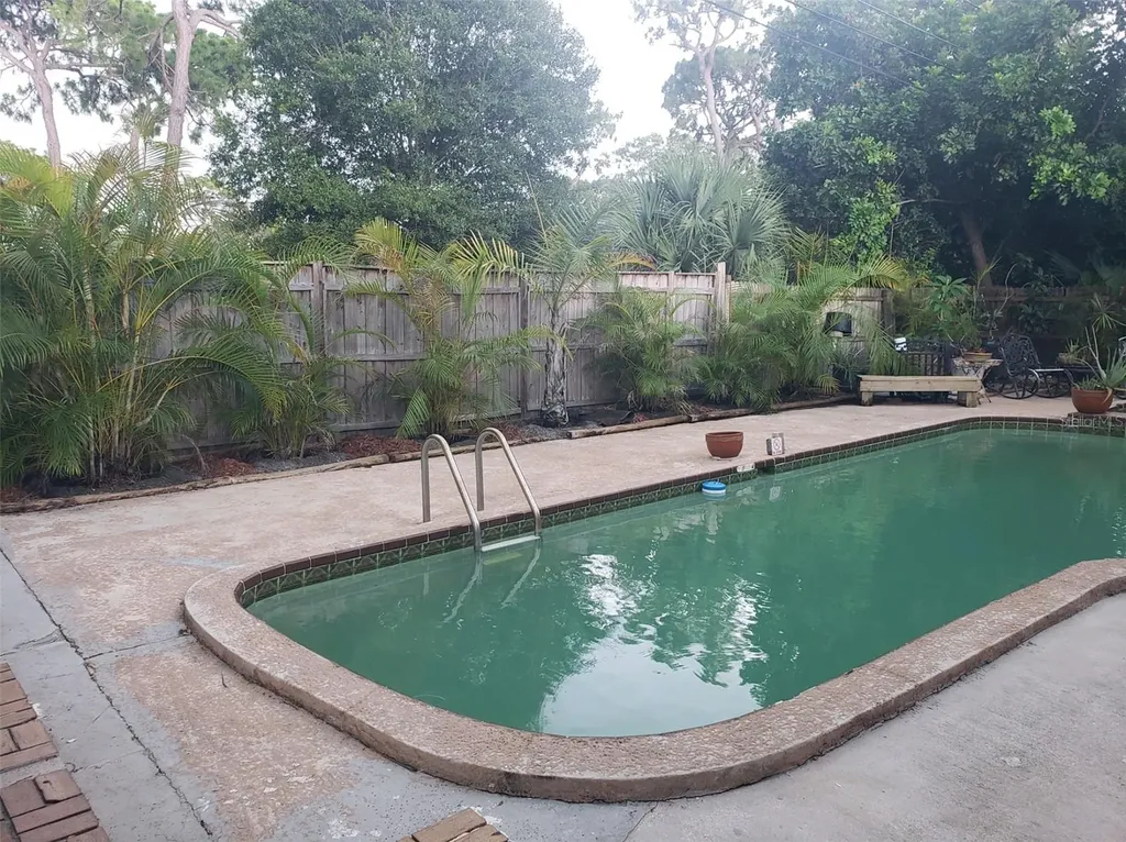 8665 Mockingbird Lane Seminole FL 33777