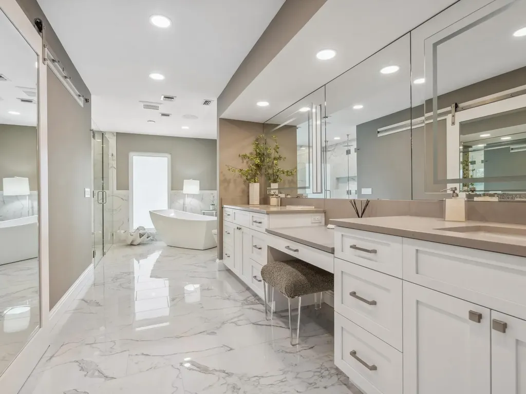 5727 Riegels Point Road Sarasota FL 34242