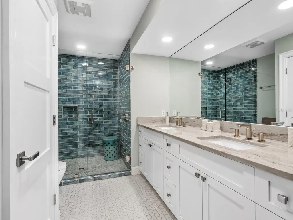 5727 Riegels Point Road Sarasota FL 34242