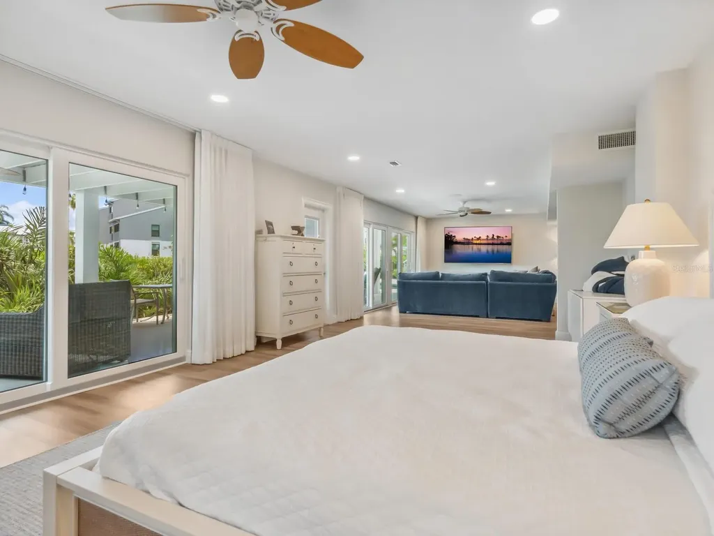 5727 Riegels Point Road Sarasota FL 34242