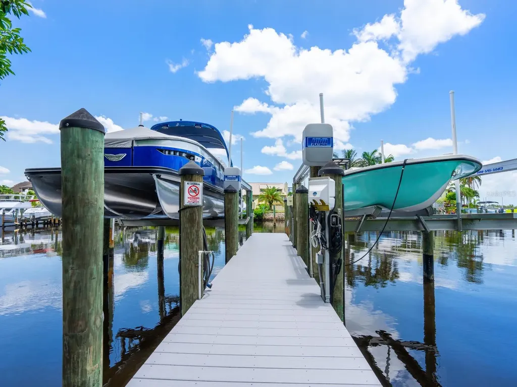 5727 Riegels Point Road Sarasota FL 34242