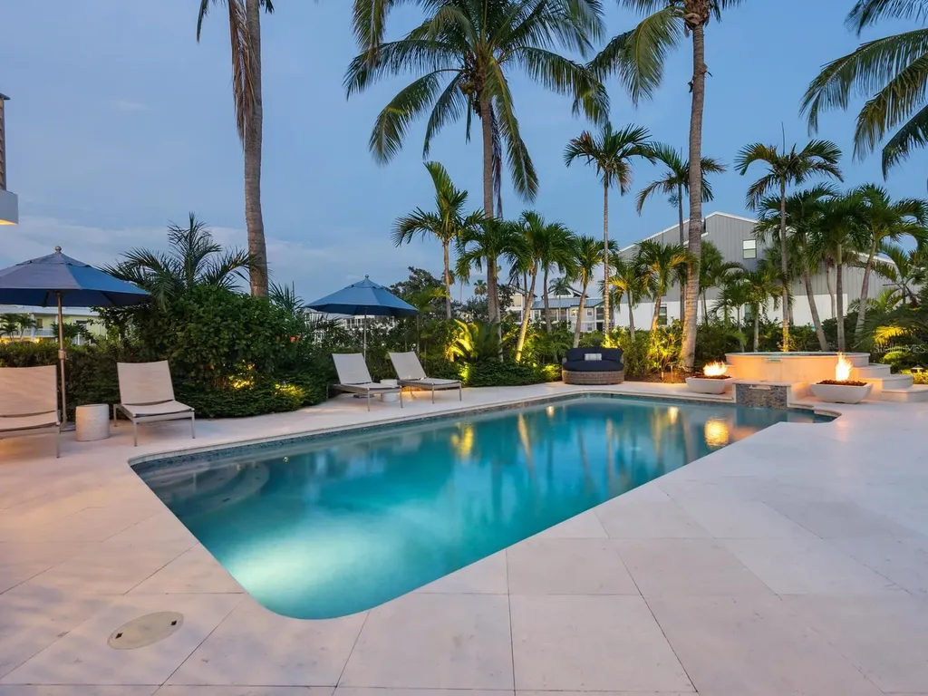 5727 Riegels Point Road Sarasota FL 34242