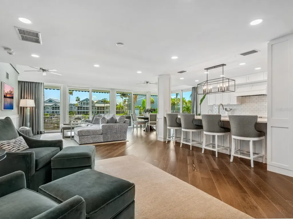 5727 Riegels Point Road Sarasota FL 34242