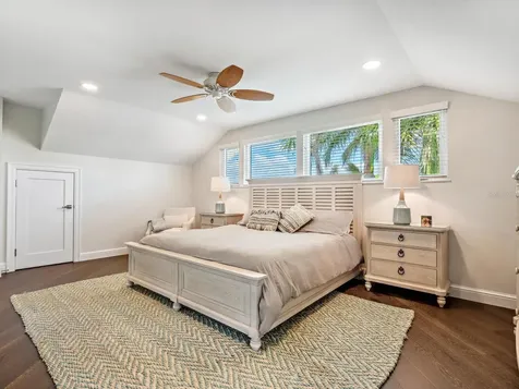 5727 Riegels Point Road Sarasota FL 34242