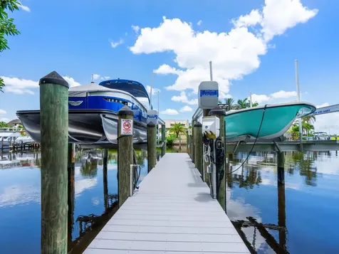 5727 Riegels Point Road Sarasota FL 34242