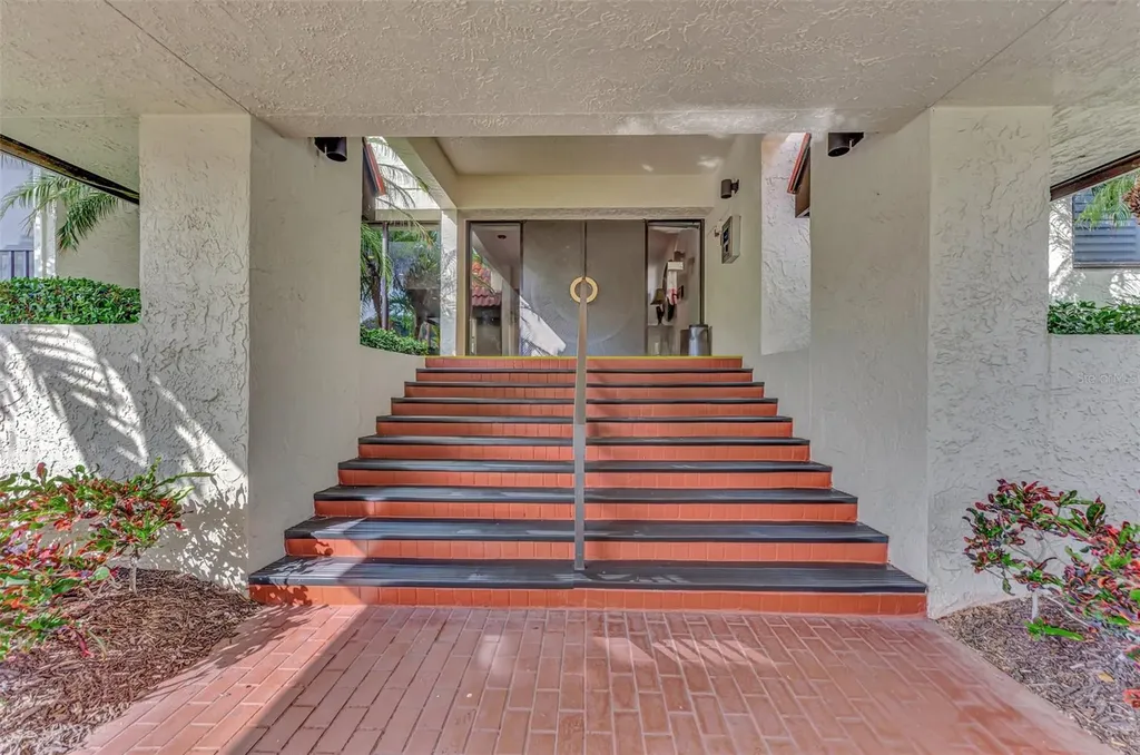 1945 Gulf Of Mexico Drive Longboat Key FL 34228