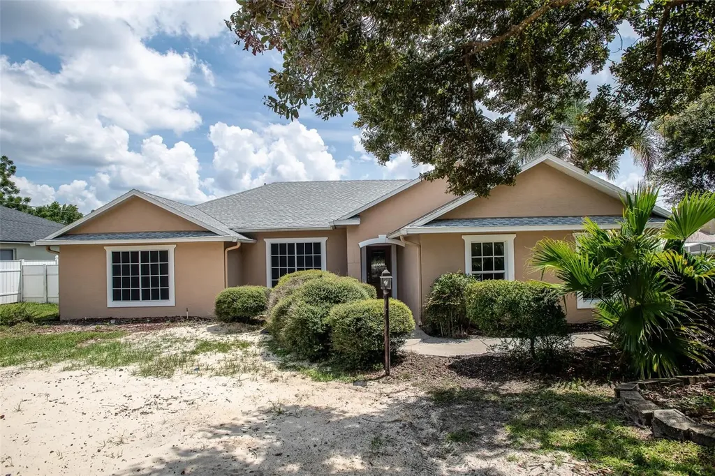 1125 W Seagate Drive Deltona FL 32725