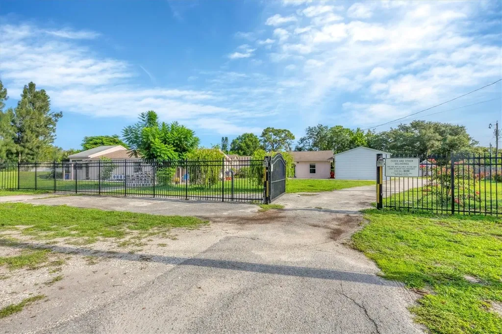 4905 26th Avenue E Bradenton FL 34208