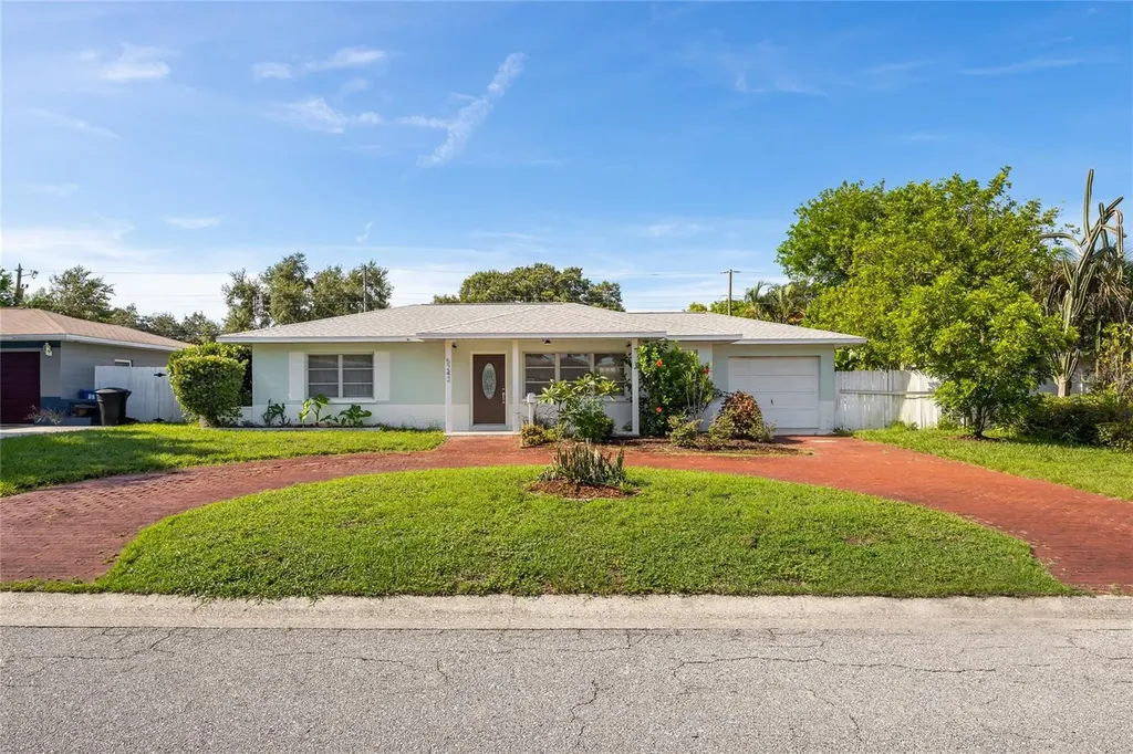 5242 36th Avenue N St Petersburg FL 33710