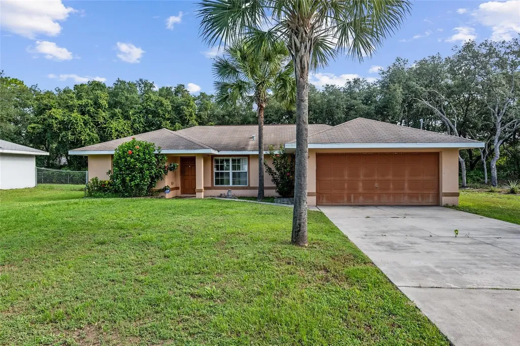 49 Fisher Way Ocklawaha FL 32179