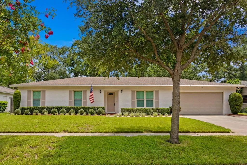 13313 Lake George Lane Tampa FL 33618