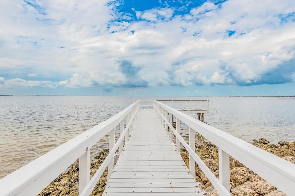 2506 N Rocky Point Drive Tampa FL 33607