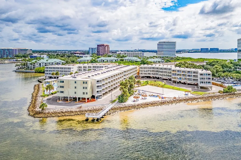 2506 N Rocky Point Drive Tampa FL 33607