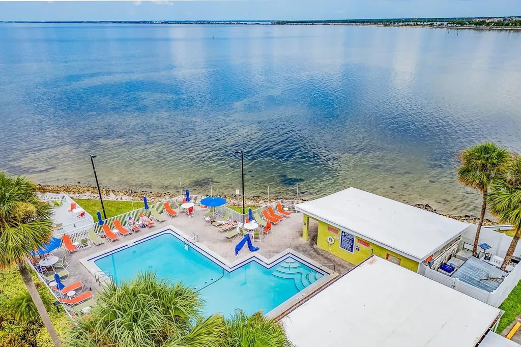 2506 N Rocky Point Drive Tampa FL 33607