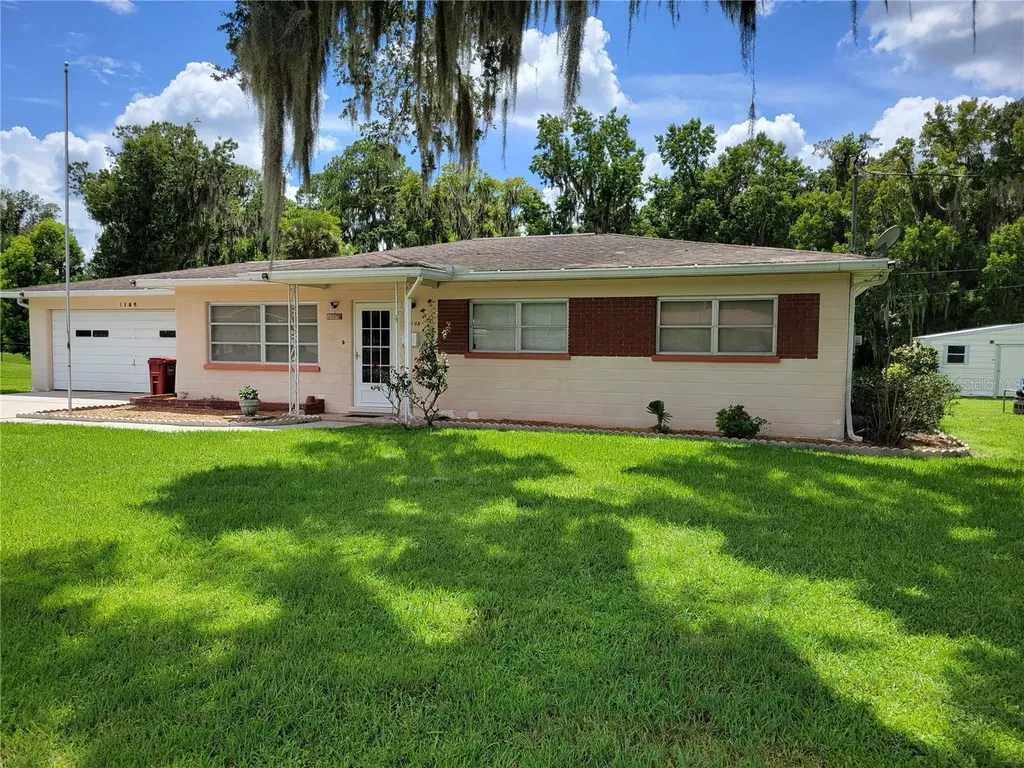 1105 N Knight Street Plant City FL 33563