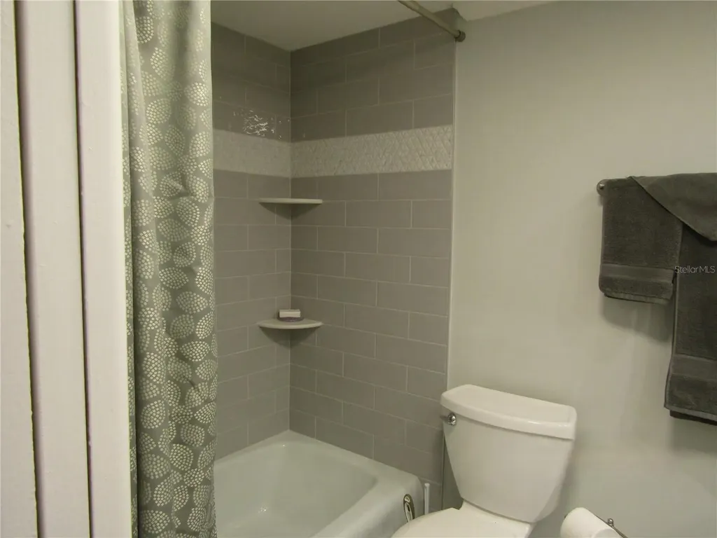 7351 W Country Club Drive N Sarasota FL 34243