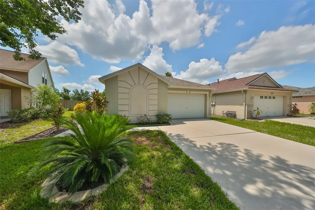 7559 Oxford Garden Circle Apollo Beach FL 33572