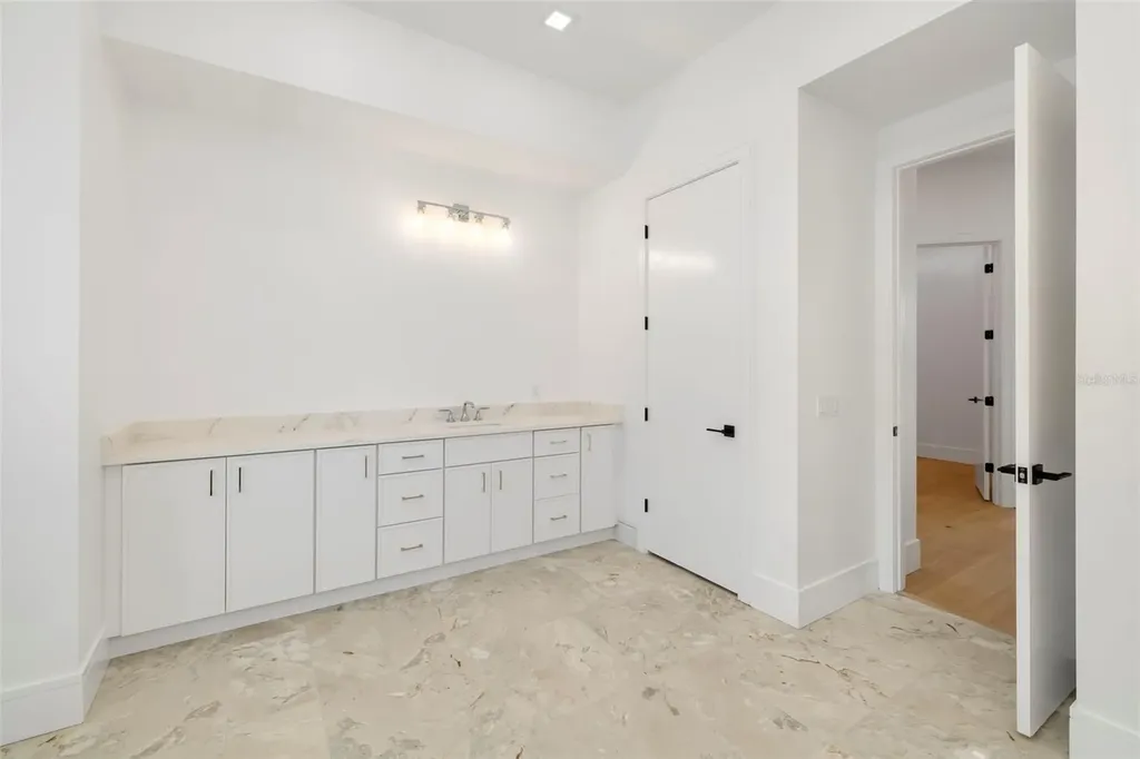 4431 Camino Real Sarasota FL 34231