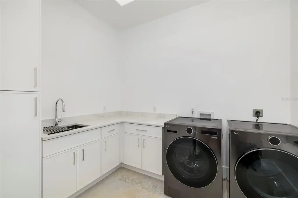 4431 Camino Real Sarasota FL 34231