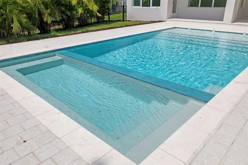 4431 Camino Real Sarasota FL 34231