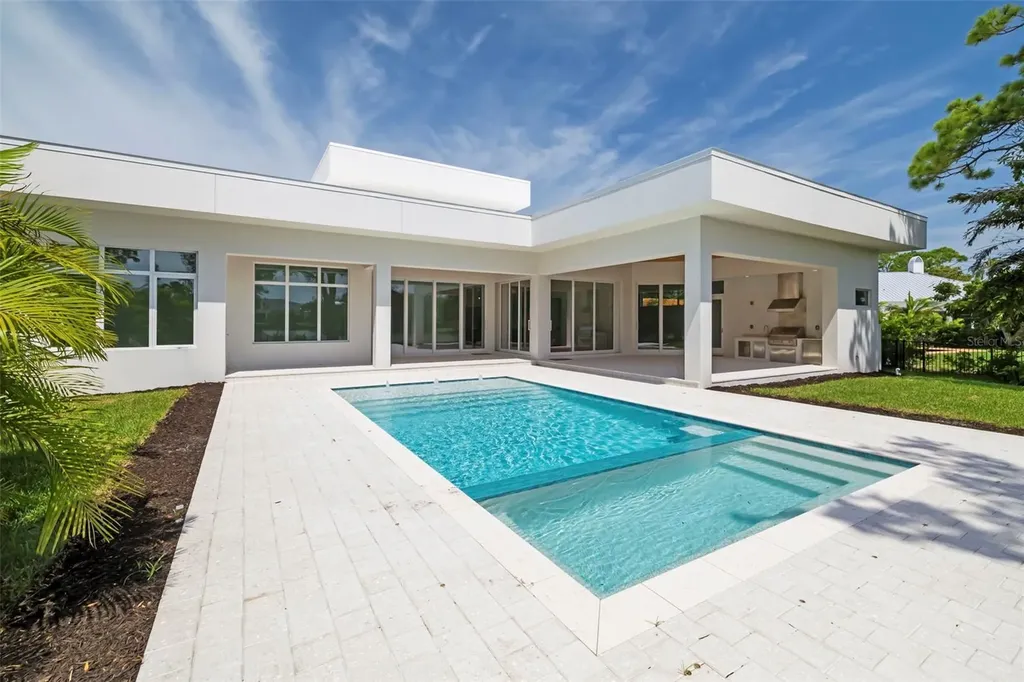 4431 Camino Real Sarasota FL 34231