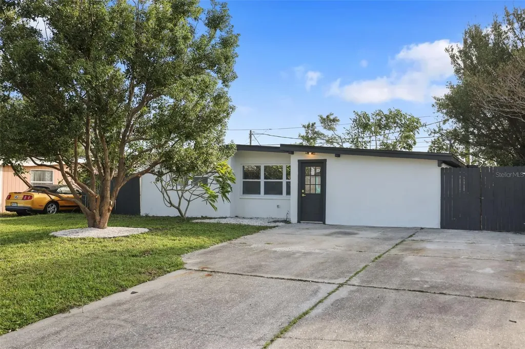 9519 Crestview Street Seminole FL 33772