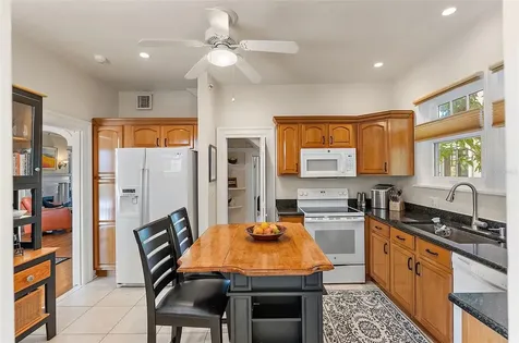 1140 14th Avenue N St Petersburg FL 33705