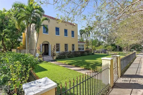 1140 14th Avenue N St Petersburg FL 33705