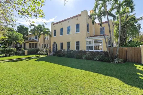1140 14th Avenue N St Petersburg FL 33705
