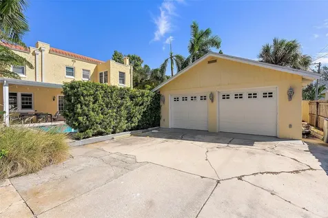 1140 14th Avenue N St Petersburg FL 33705