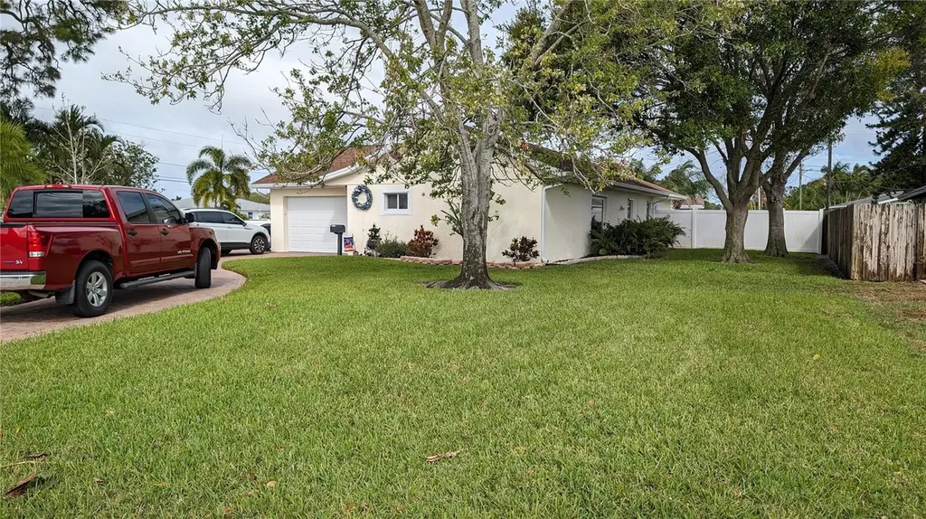 8719 Sunlit Cove Drive NE St Petersburg FL 33702