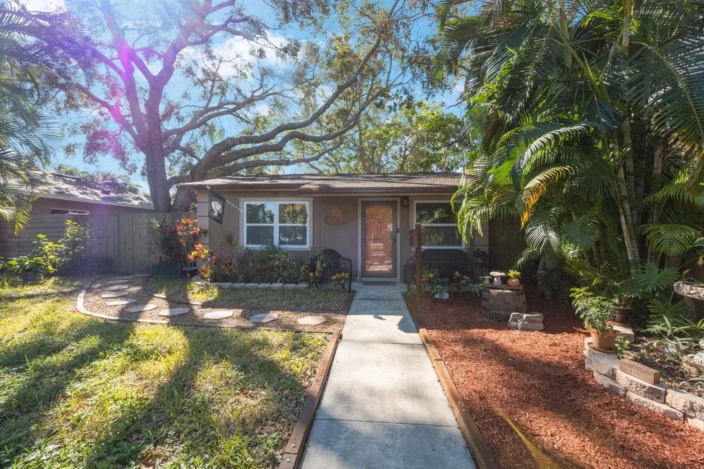 3026 Dartmouth Avenue N St Petersburg FL 33713