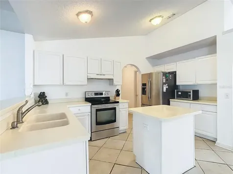 607 Basingstoke Court Kissimmee FL 34758