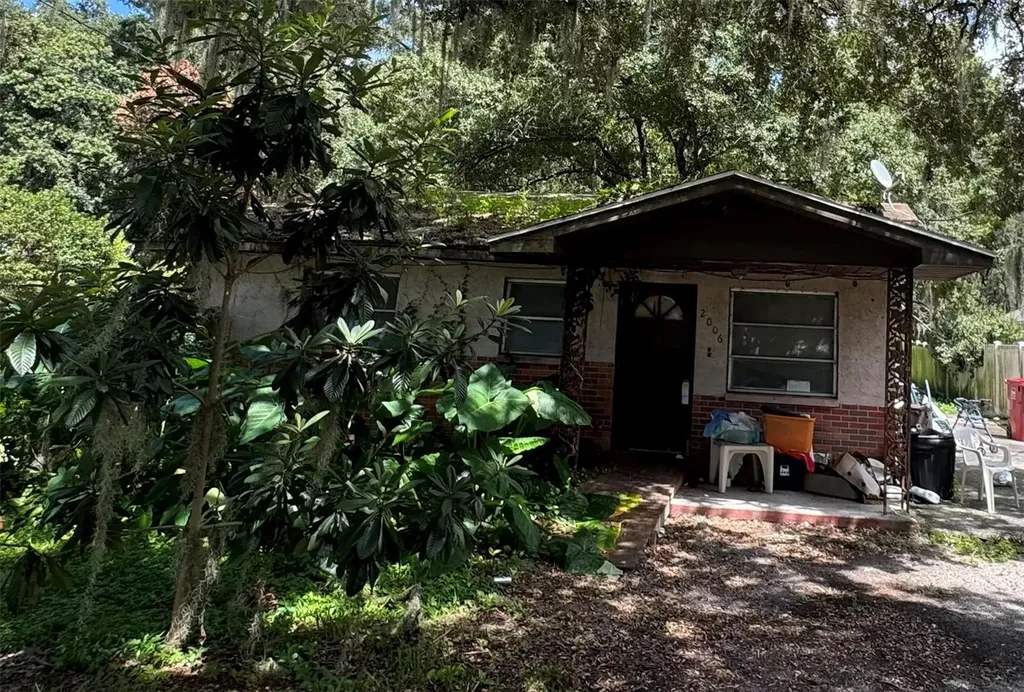 2006 N Gordon Street Plant City FL 33563
