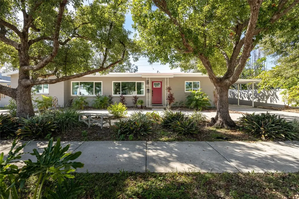 4972 13th Avenue N St Petersburg FL 33710