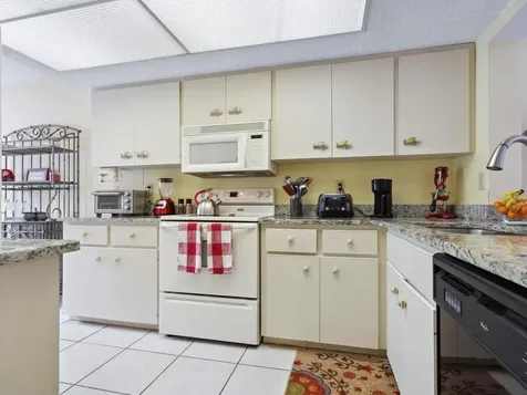 4415 Longmeadow Sarasota FL 34235