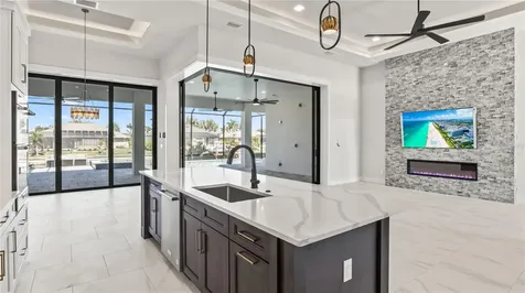 2133 Cape Coral Parkway W Cape Coral FL 33914