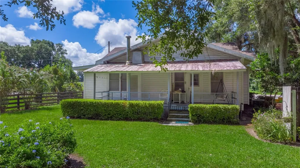 3778 E C-466 Road Oxford FL 34484