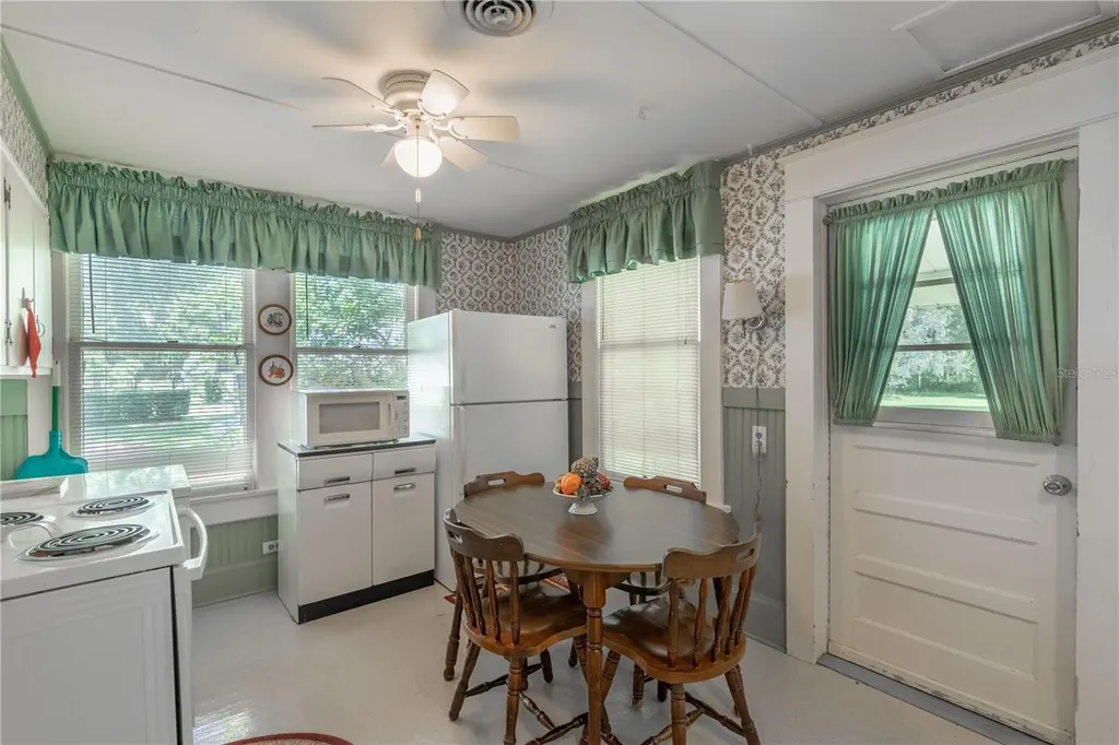3778 E C-466 Road Oxford FL 34484