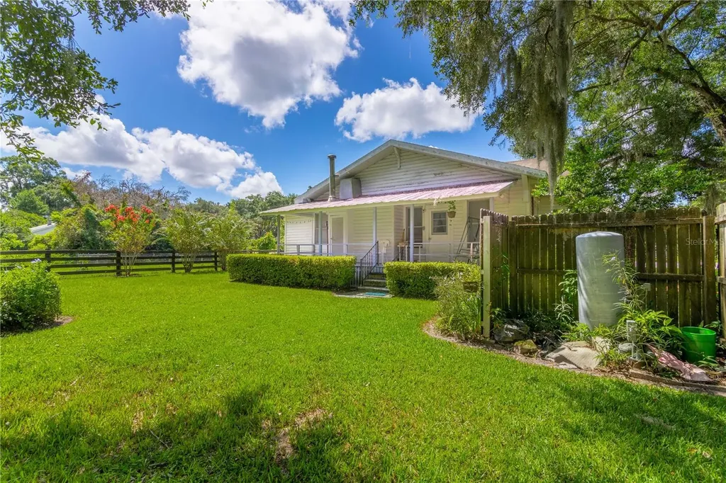 3778 E C-466 Road Oxford FL 34484