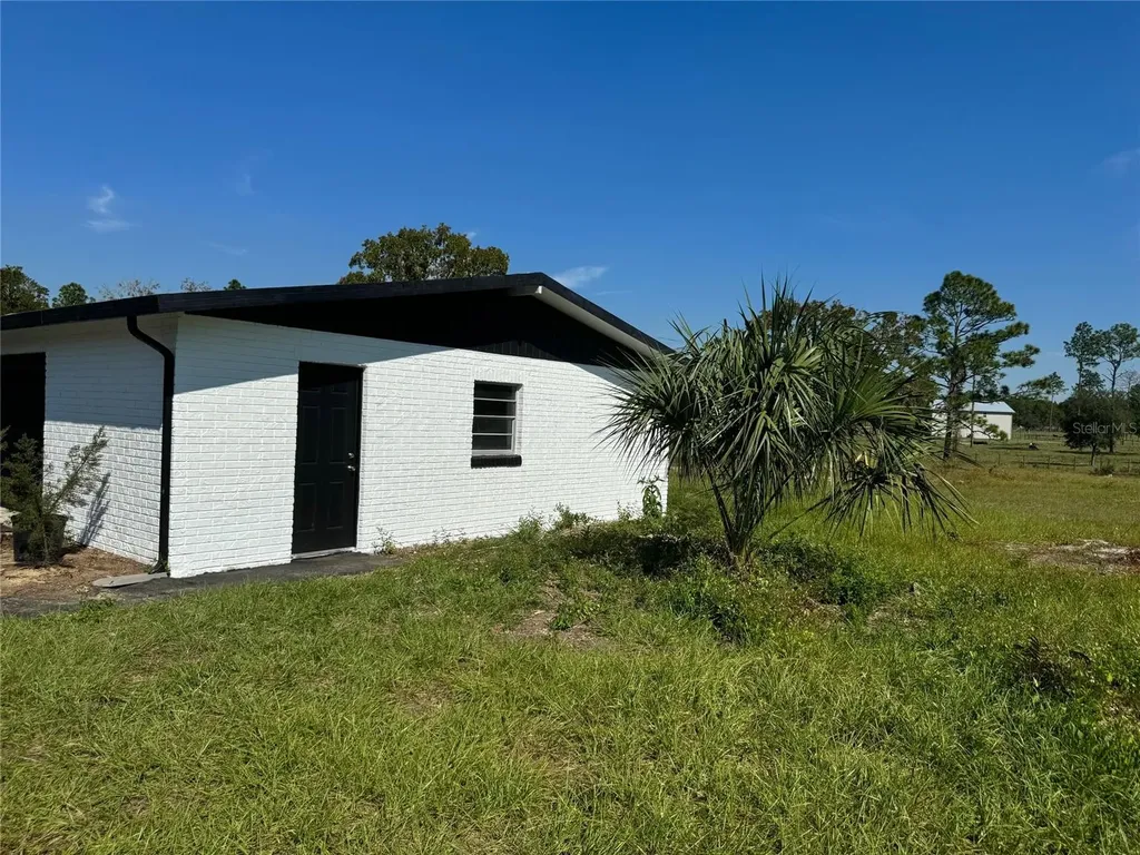 9437 N Singapore Avenue Dunnellon FL 34433