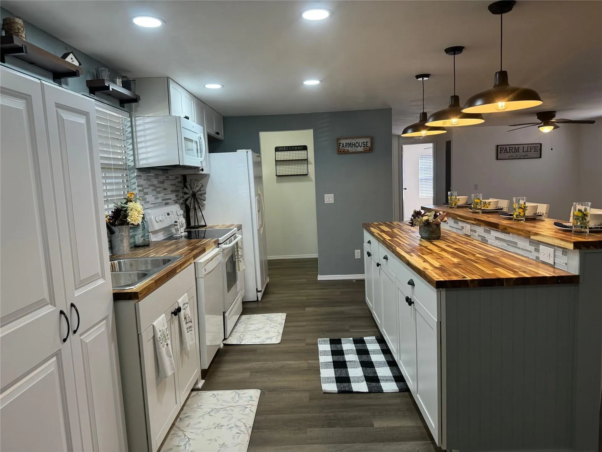 9437 N Singapore Avenue Dunnellon FL 34433