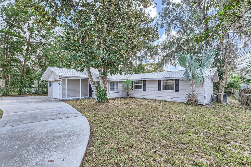 524 E Church Street Deland FL 32724