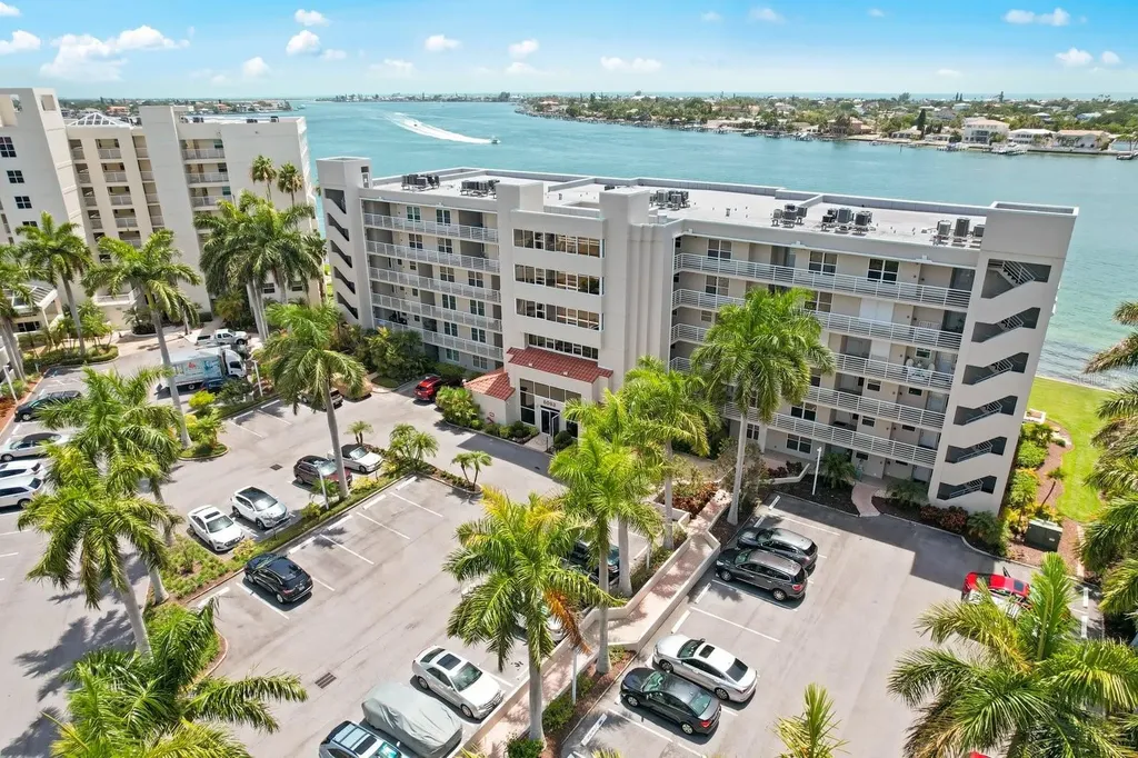 6093 Bahia Del Mar Circle St Petersburg FL 33715
