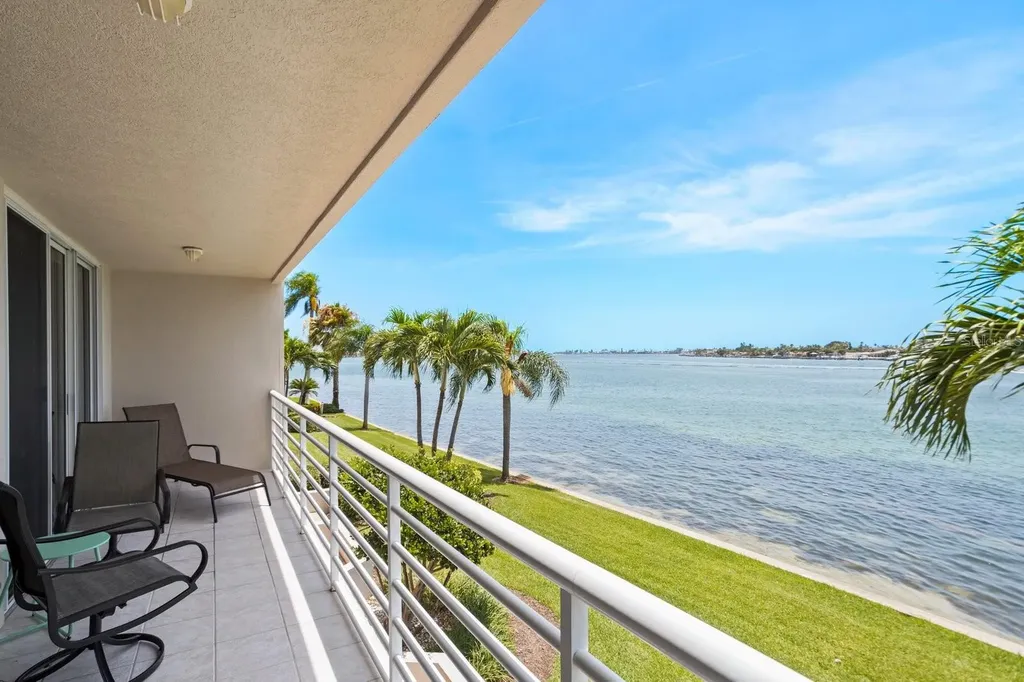 6093 Bahia Del Mar Circle St Petersburg FL 33715