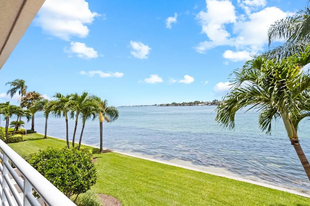 6093 Bahia Del Mar Circle St Petersburg FL 33715