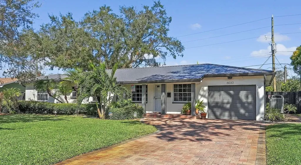 6033 Dartmouth Avenue N St Petersburg FL 33710