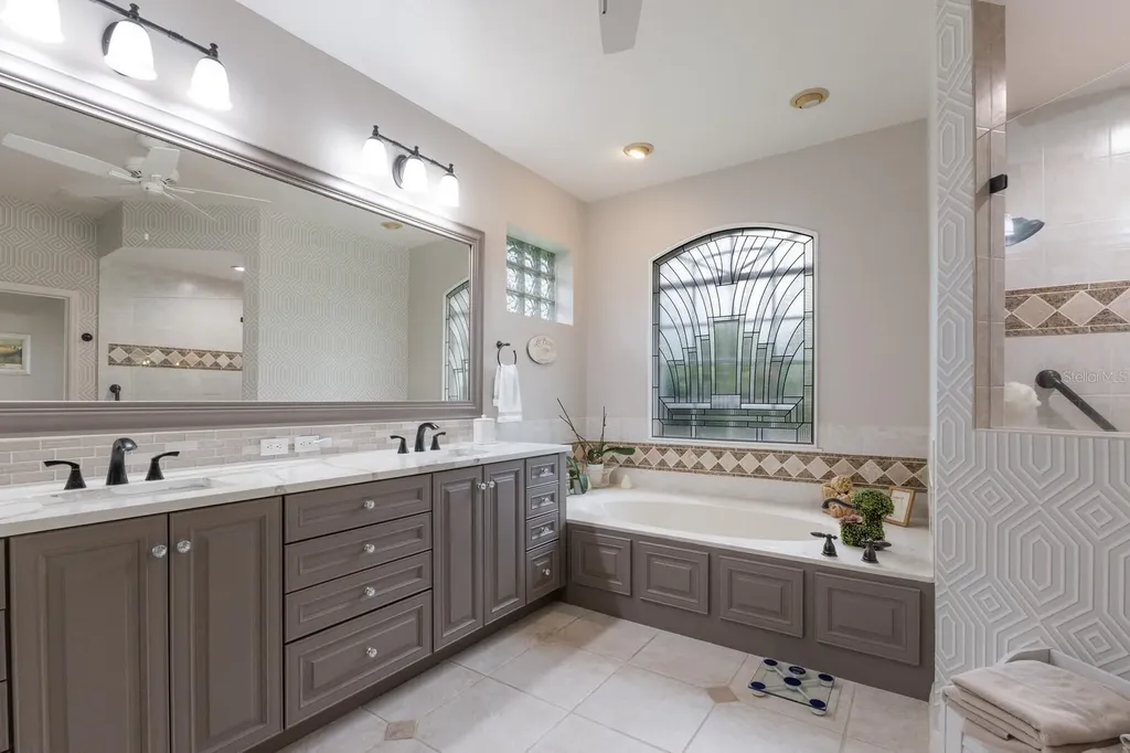 8223 Regents Court University Park FL 34201