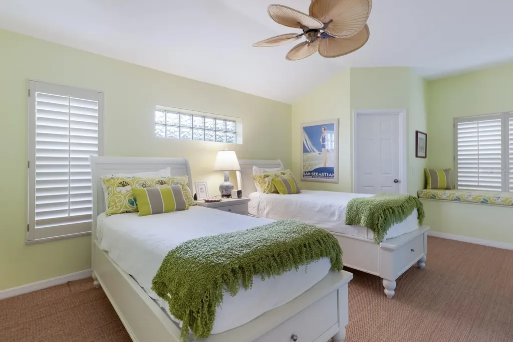 8223 Regents Court University Park FL 34201