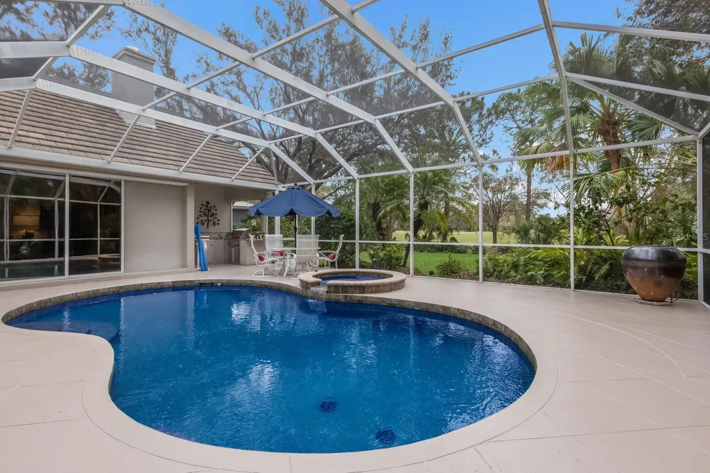 8223 Regents Court University Park FL 34201